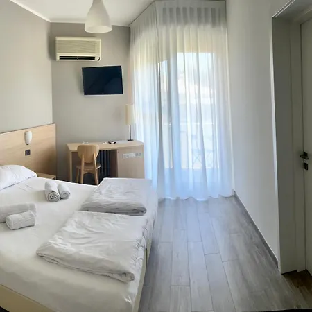 Hotel Astoria Torri Del Benaco Exterior photo